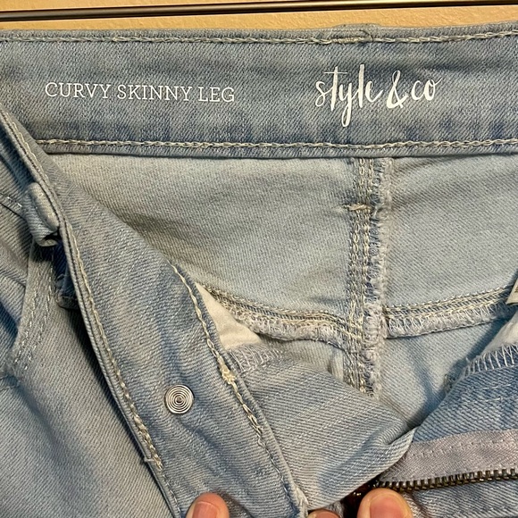 Style & Co - Curvy Skinny Leg - Women’s Jean - Size 4 Petite - Picture 3 of 8